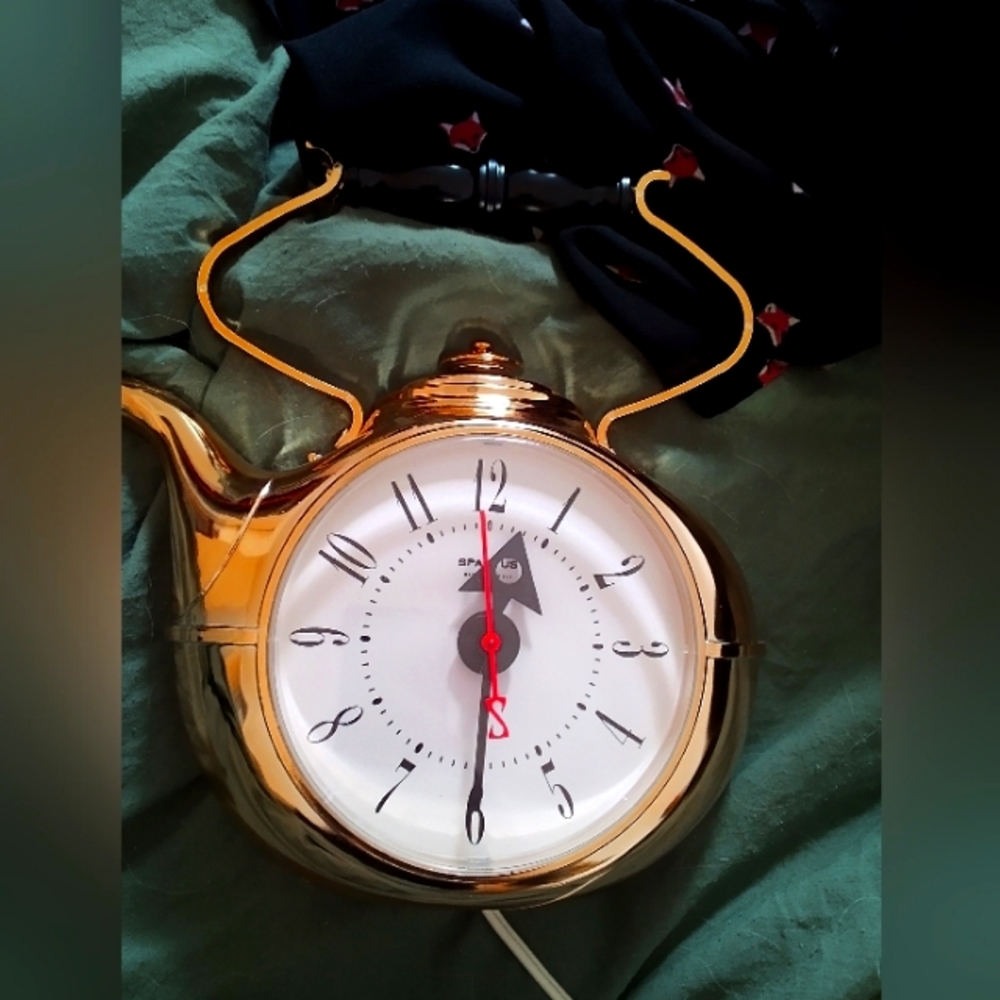 Vintage teapot wall clock